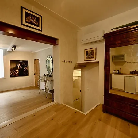 Dans Maison D'artiste *